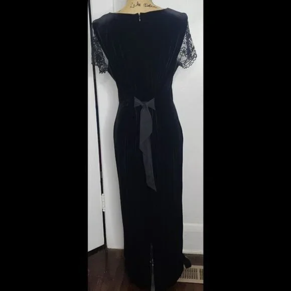 Vintage 80s Wednesday Vampy Black Velour Lace Dress - Picture 3 of 13
